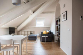 Breathtaking Castle View Apartment near Metro